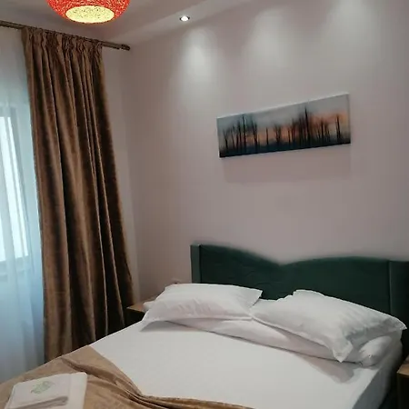 Casa Constantin Vic בית הארחה 3*