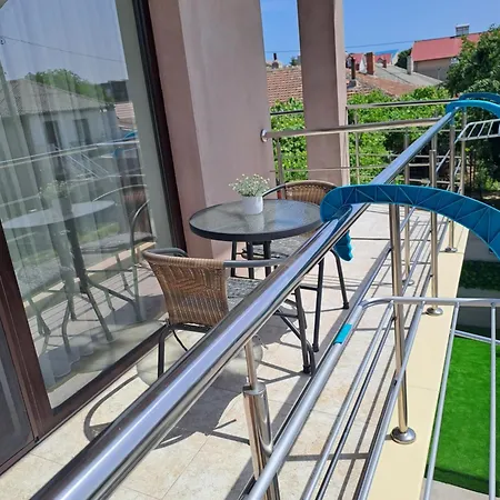 Casa Constantin Vic בית הארחה