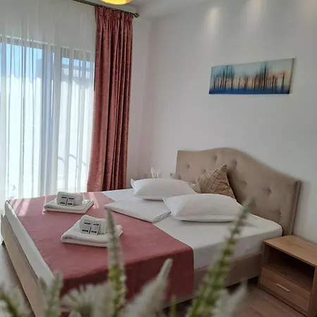 Casa Constantin Vic אפורי נורד