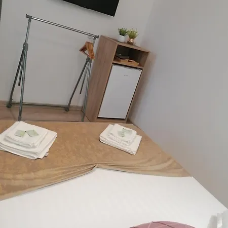 Casa Constantin Vic 3* אפורי נורד