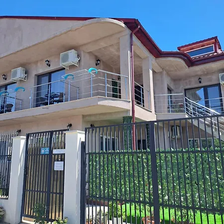 Casa Constantin Vic בית הארחה 3*